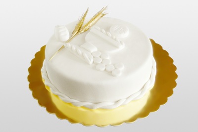 Biały tort na komunię