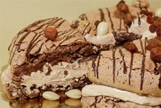 Tort czekoladowo-bezowy
