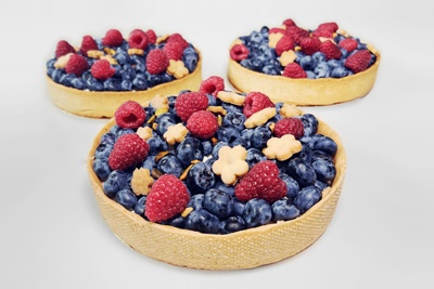 Tarta mascarpone - maliny i borówki