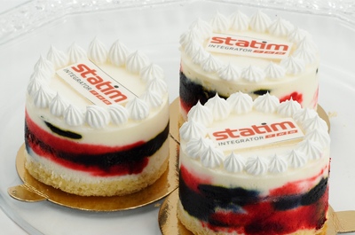 Torcik monoporcja z logo Torcik monoporcja z logo