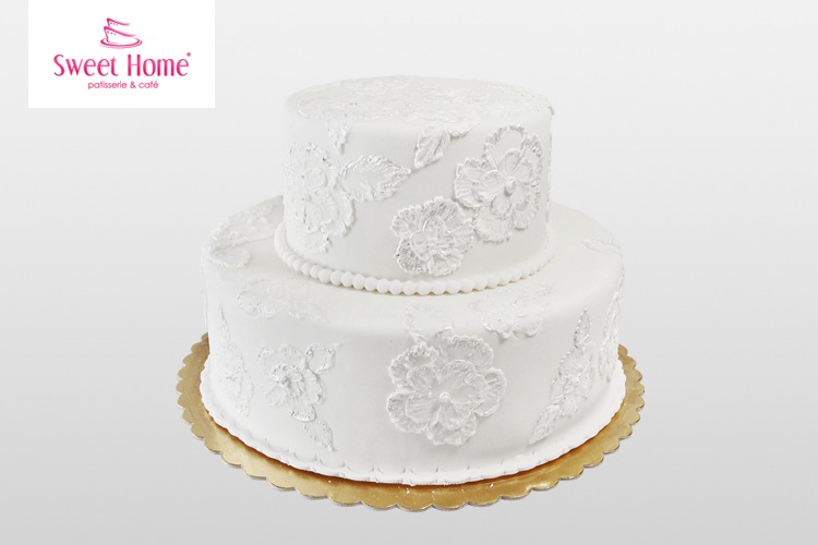 Biały tort weselny