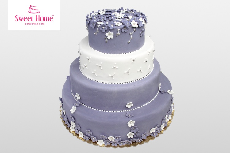 Fioletowo-biały tort weselny