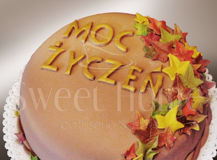Tort z jesiennymi liśćmi Tort z jesiennymi liśćmi